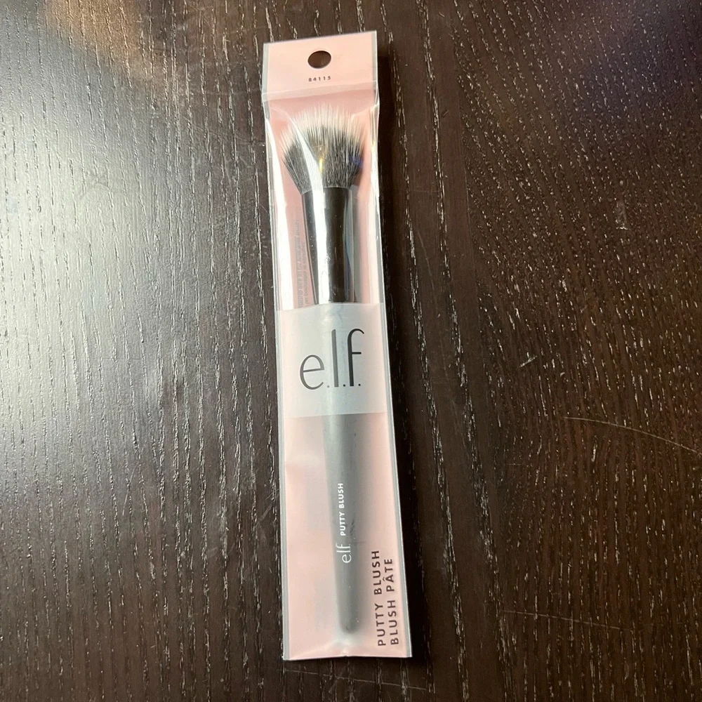 2/$10 💥 NEW (#84115) e.l.f Putty Blush Brush for Your Face (2371)